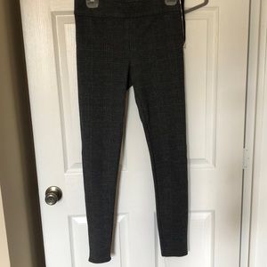 5/$15! Ann Taylor grey and black legging
